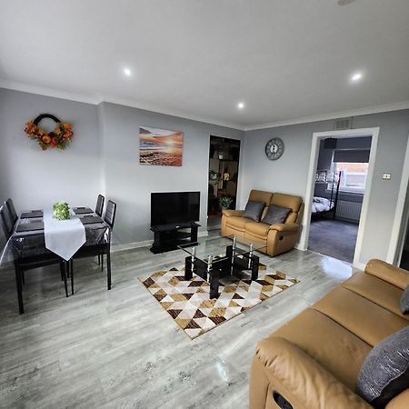 Fm Homes & Apartments 3 Bedroom Motherwell Exteriör bild